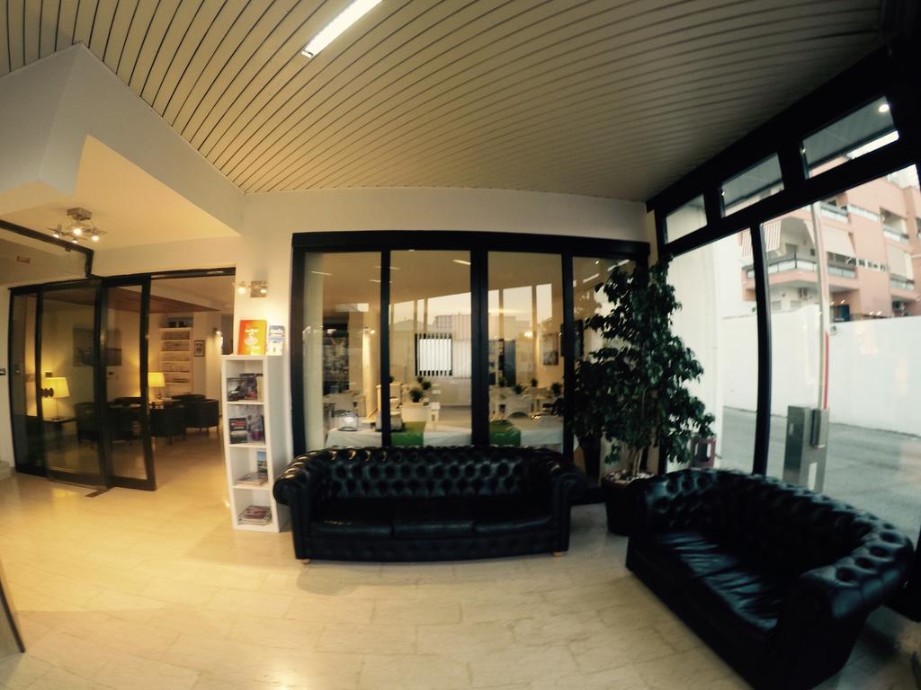 Hotel Riviera Бари Екстериор снимка