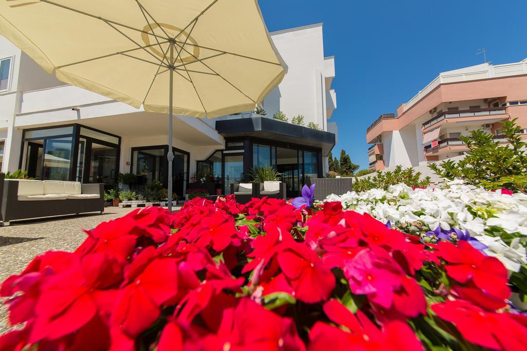 Hotel Riviera Бари Екстериор снимка