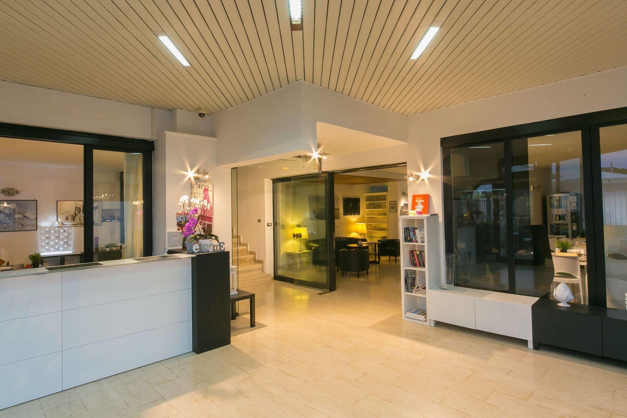 Hotel Riviera Бари Екстериор снимка