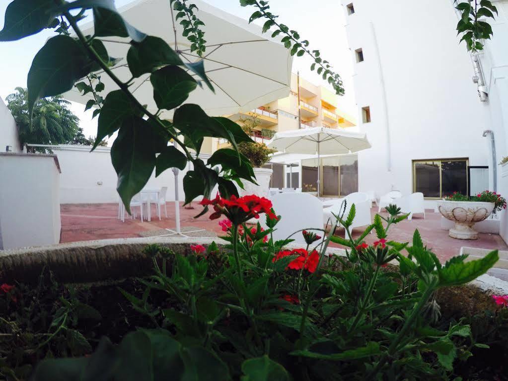 Hotel Riviera Бари Екстериор снимка