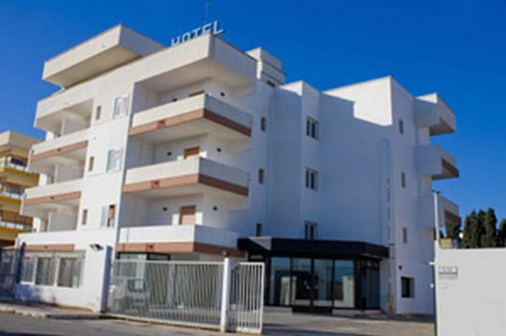 Hotel Riviera Бари Екстериор снимка